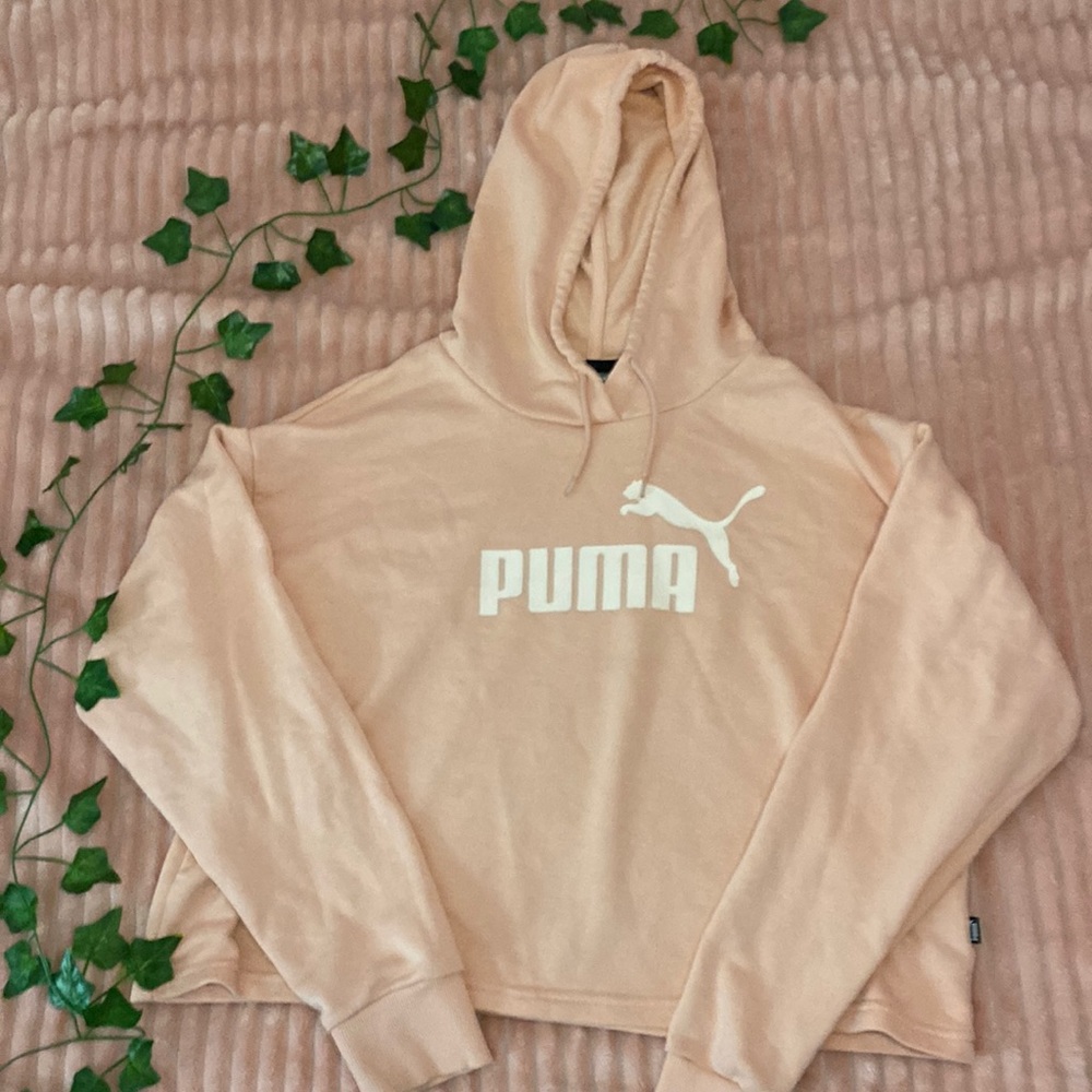 PUMA Women’s cropped  hoodie